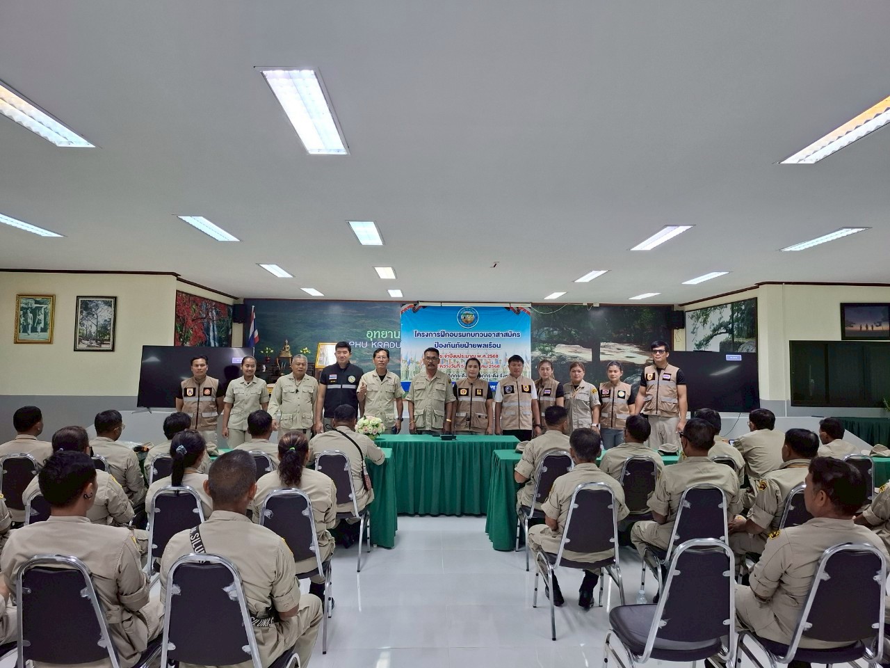 LINE_ALBUM_ทบทวน อปพร. 68_250813_69_397.jpg